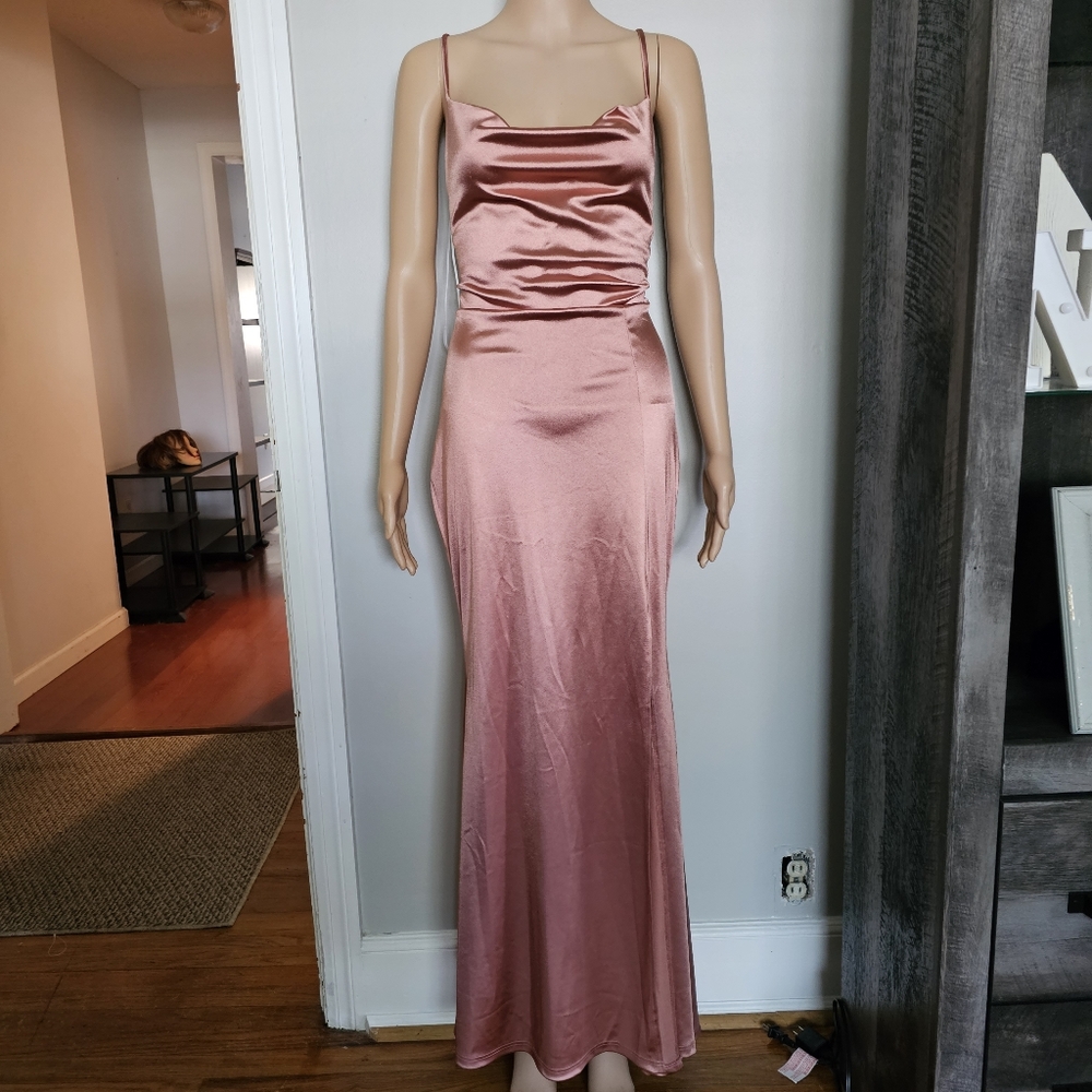 Windsor Rose Gold Gown - Picture 4 of 4
